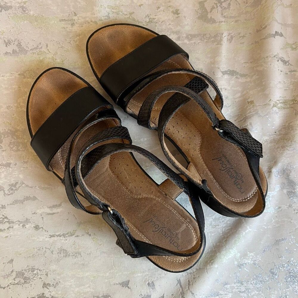 Natural Soul Leather Strappy Sandals - Picture 7 of 8
